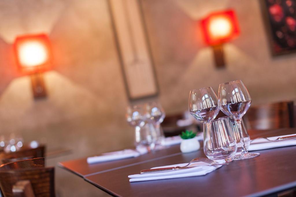 Le Corbeau Hotel Auxonne Bagian luar foto