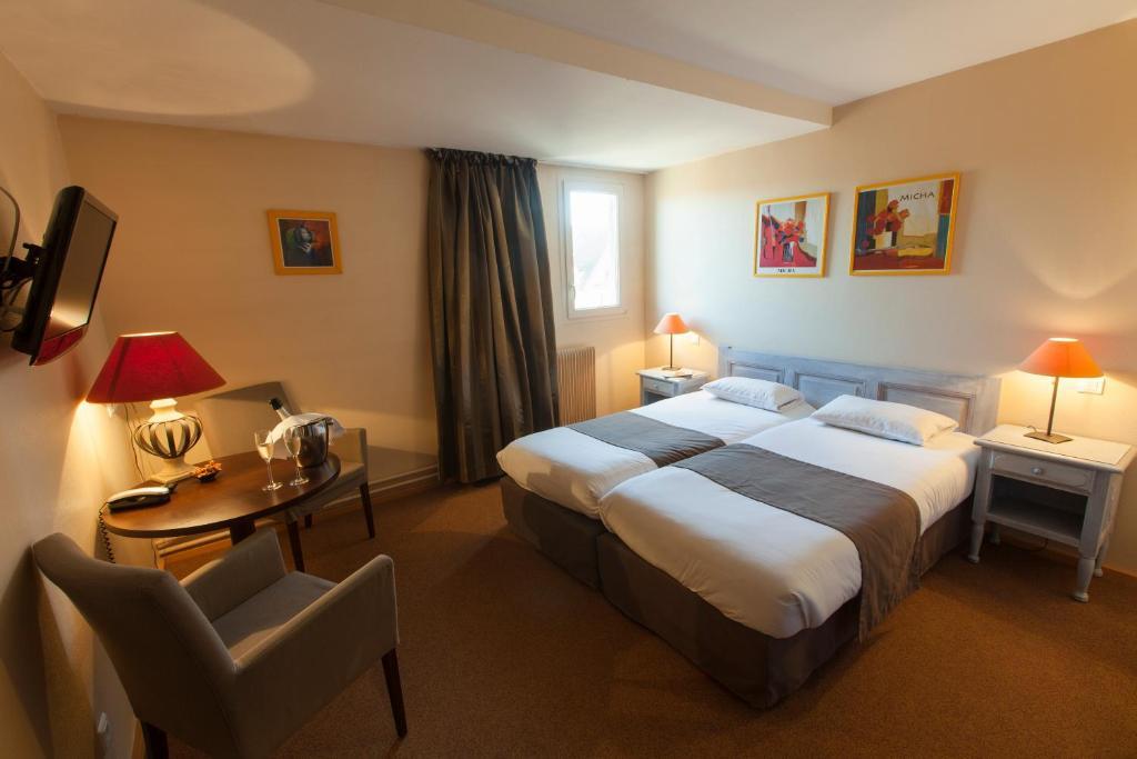 Le Corbeau Hotel Auxonne Ruang foto